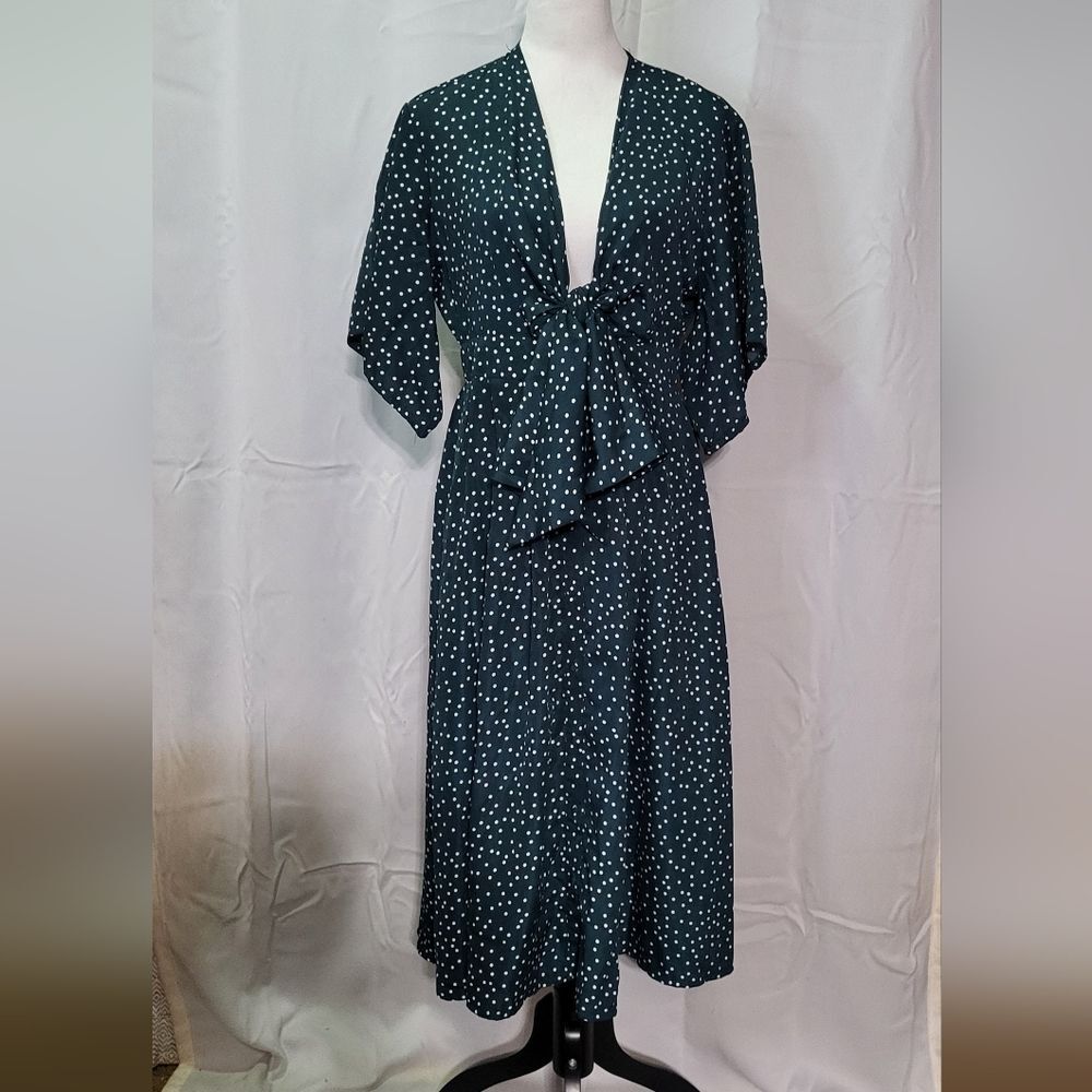 Eleter Women's NWOT Green Polka Dot Tie-Front Short Sleeve Midi Dress Sz Medium - Picture 3 of 13
